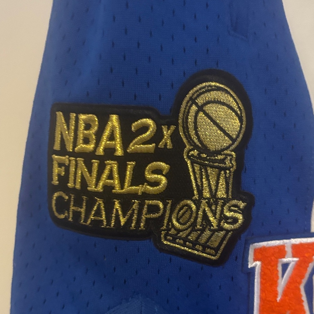 NBA NY knicks Shorts in Cream and Blue - Picture 5 of 14